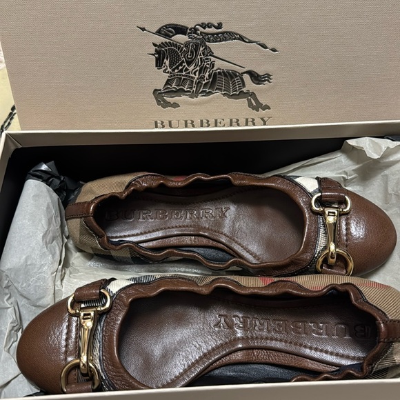Burberry Brown Leather Flats - Picture 1 of 4
